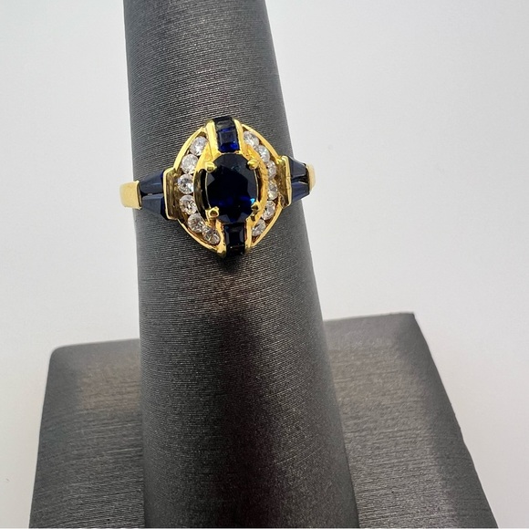 18k Yellow Gold Diamond & Sapphire Ring - Picture 7 of 10